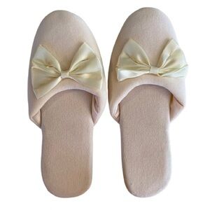 Vintage Madye’s Women’s Cream Slippers w/ Satin Bow Size 6.5 to 7.5 Original Pkg
